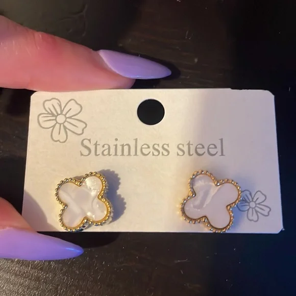 MOTHER OF PEARL LOOK Clover Design Stud Earrings 14K Gold Over Stainless - Picture 3 of 3